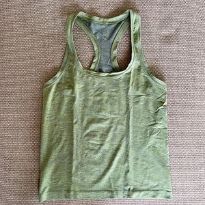 Lululemon Swiftly Tech Racerback 2.0- Size 4